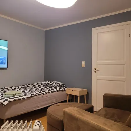 Проживание в семье The House In The Quiet Street In *